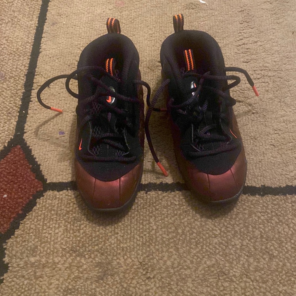 10c Nike Foams